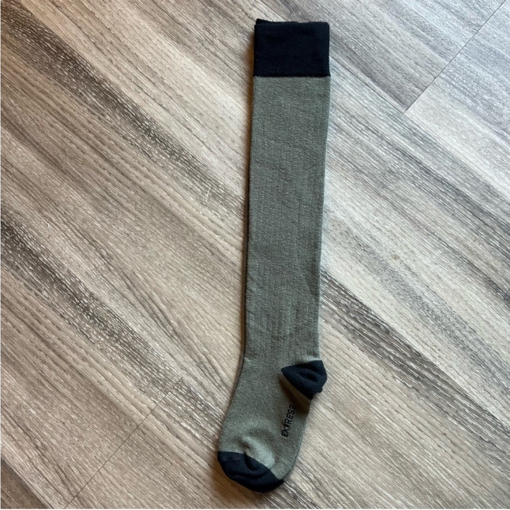 Express Knee Socks